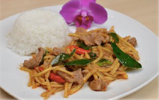 Pad Prik Khing Nor Mai Sen — Bambusstreifen mit Reis