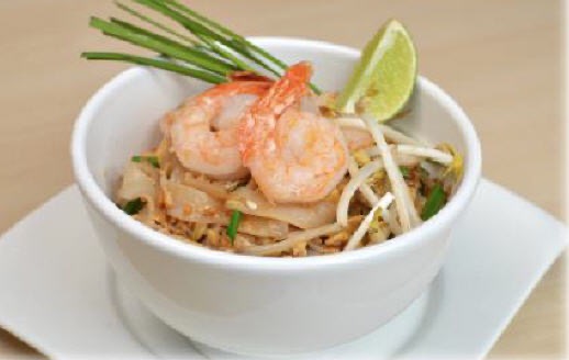 Pad Thai mit Garnelen, Limette und Sojasprossen